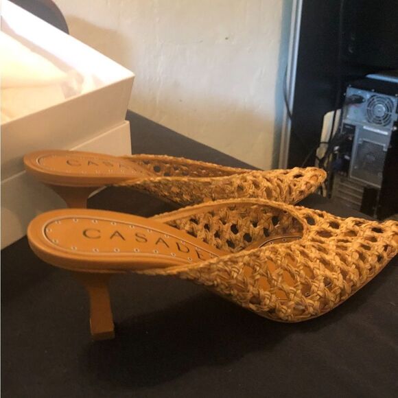 Casadei Versilia
woven faux leather upper pointed toe mules heels - Picture 2 of 9